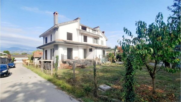 casa indipendente in vendita a Frosinone