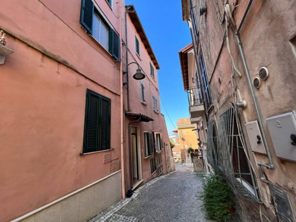 casa indipendente in vendita a Frosinone