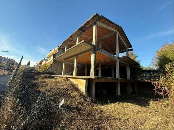 casa indipendente in vendita a Frosinone