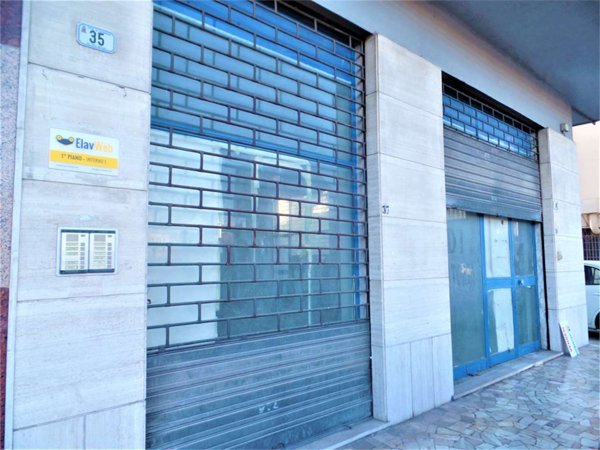 locale commerciale in vendita a Frosinone