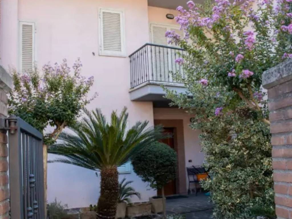 casa indipendente in vendita a Frosinone