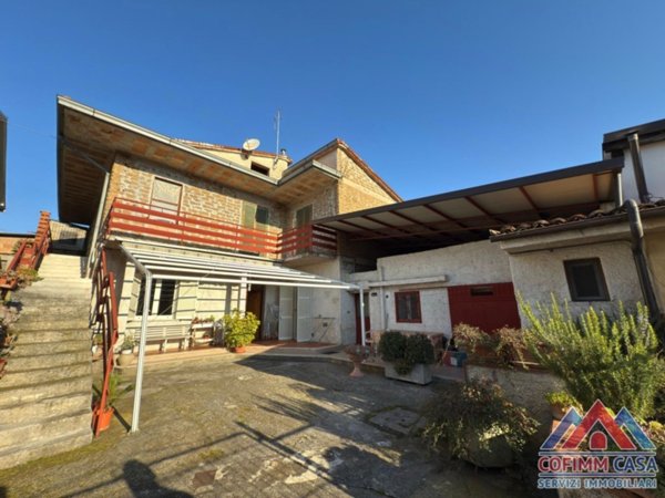 casa indipendente in vendita a Frosinone