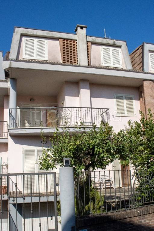 casa indipendente in vendita a Frosinone