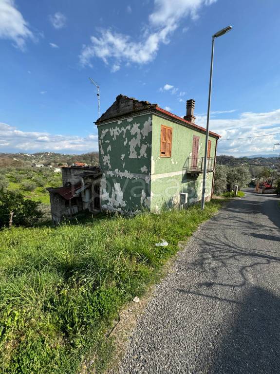 casa indipendente in vendita a Frosinone