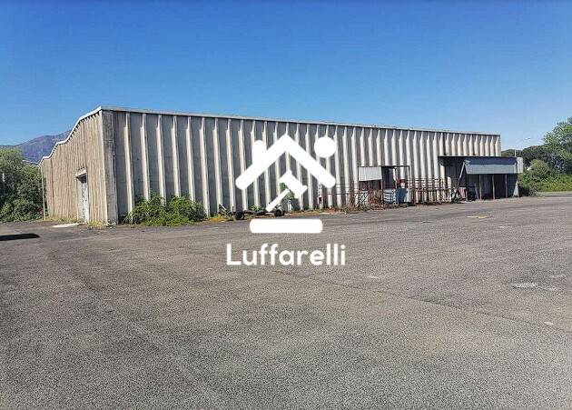 locale commerciale in vendita a Frosinone