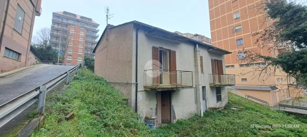 casa indipendente in vendita a Frosinone