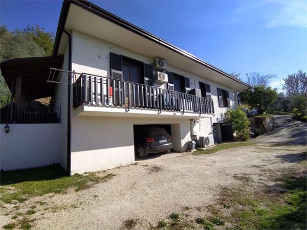 casa indipendente in vendita a Frosinone