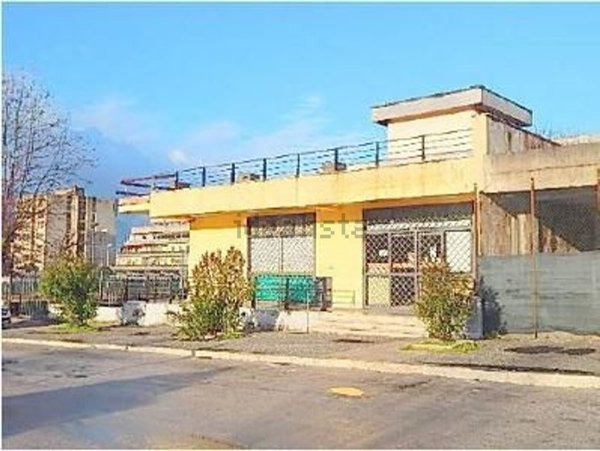 locale commerciale in vendita a Frosinone