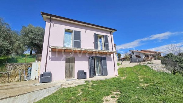 casa indipendente in vendita a Frosinone