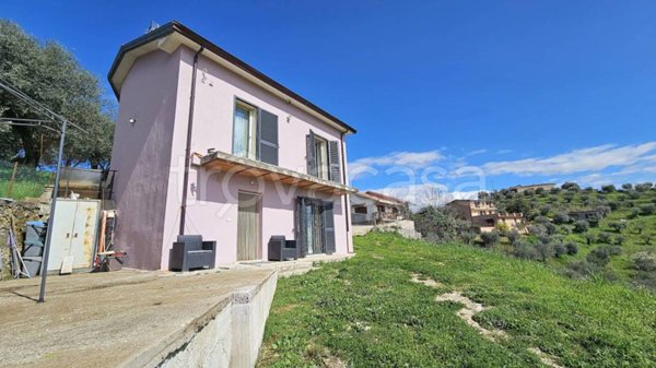 casa indipendente in vendita a Frosinone