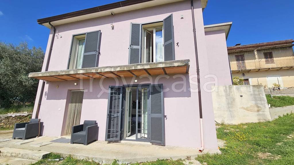 casa indipendente in vendita a Frosinone