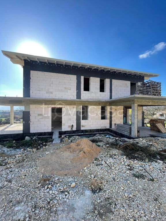 casa indipendente in vendita a Frosinone