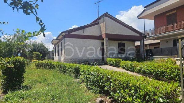 casa indipendente in vendita a Frosinone