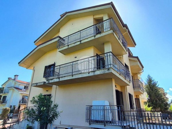 casa indipendente in vendita a Frosinone
