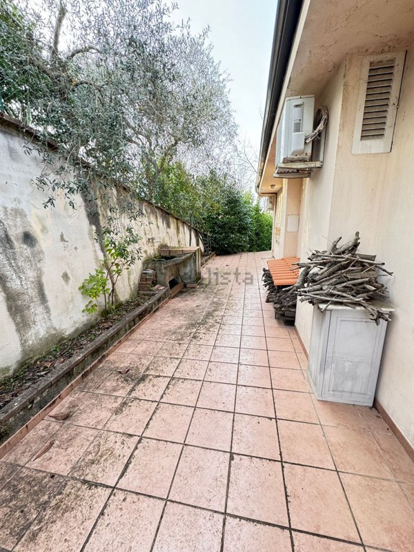 casa indipendente in vendita a Frosinone