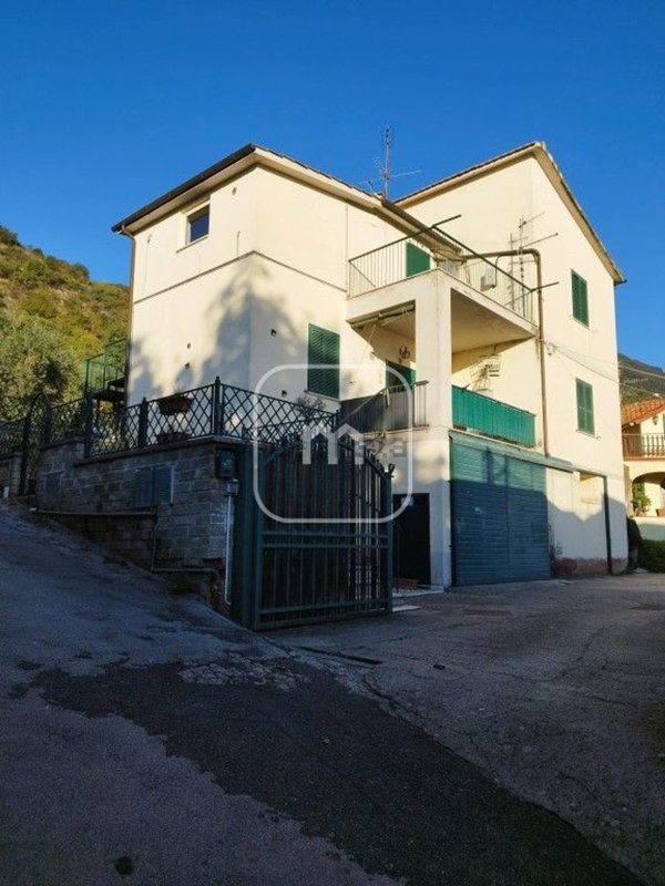 casa indipendente in vendita a Frosinone