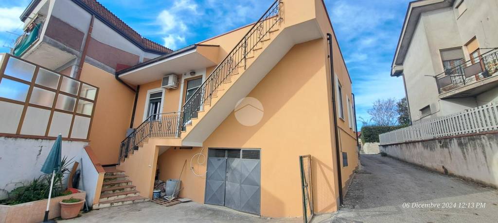 casa indipendente in vendita a Frosinone
