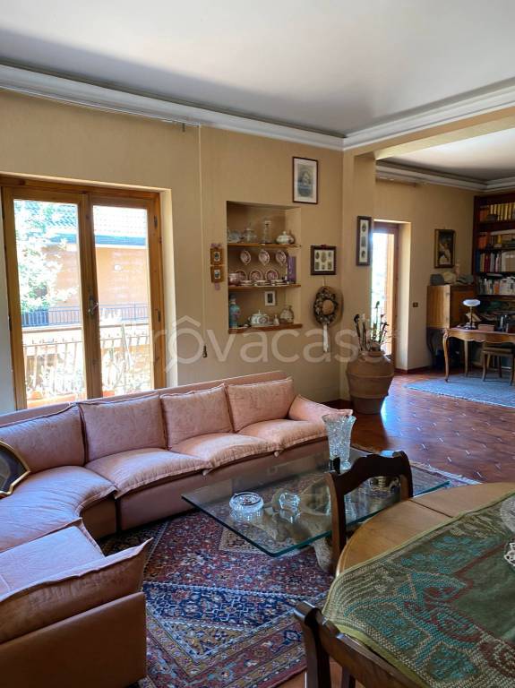 casa indipendente in vendita a Frosinone