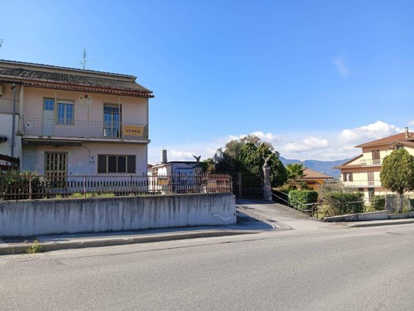 casa indipendente in vendita a Frosinone