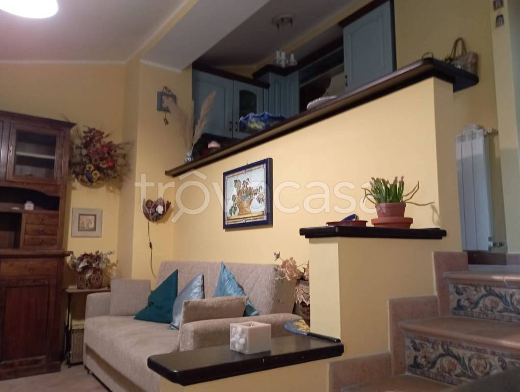 casa indipendente in vendita a Frosinone
