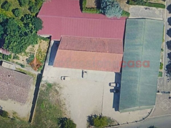locale commerciale in vendita a Frosinone
