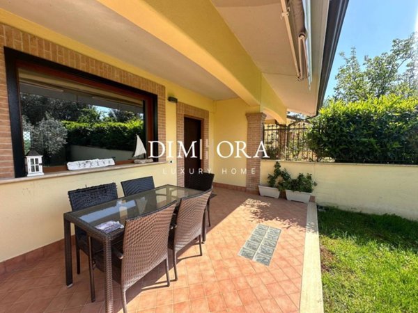 casa indipendente in vendita a Frosinone in zona Le Rase