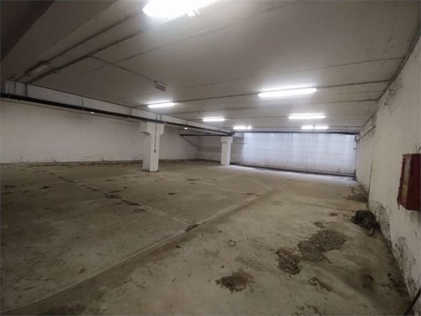 locale commerciale in vendita a Frosinone