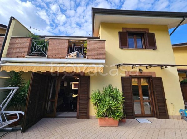 casa indipendente in vendita a Frosinone