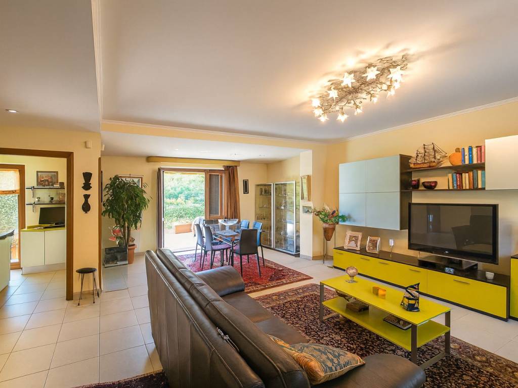 casa indipendente in vendita a Frosinone