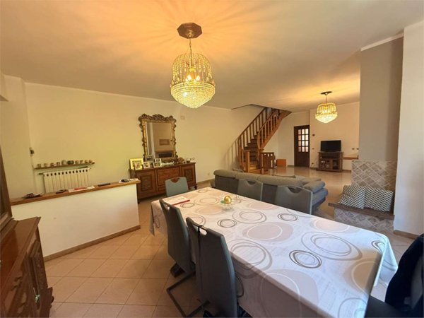 casa indipendente in vendita a Frosinone