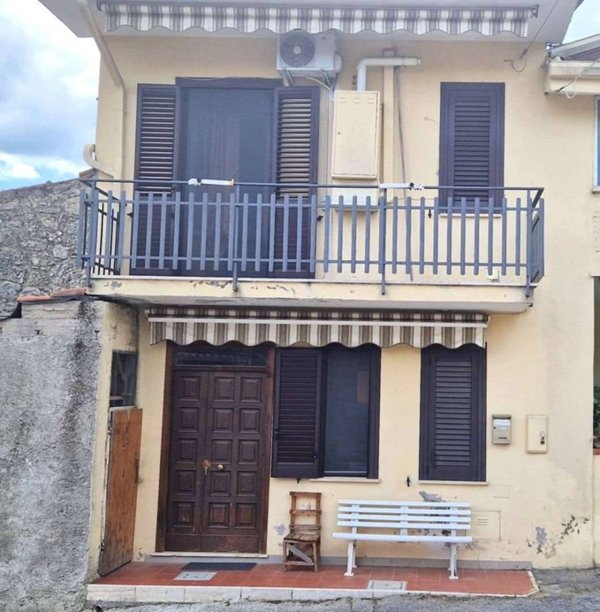 casa indipendente in vendita a Frosinone