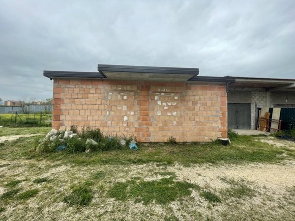 casa indipendente in vendita a Frosinone