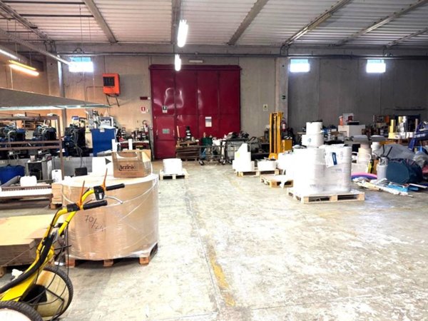 locale commerciale in vendita a Frosinone