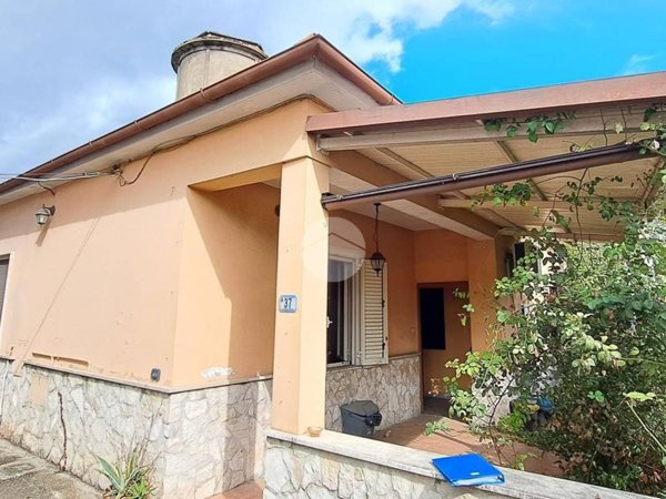 casa indipendente in vendita a Frosinone