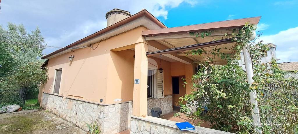 casa indipendente in vendita a Frosinone