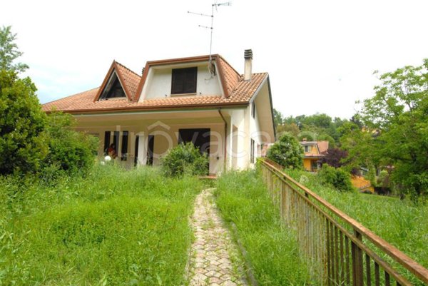 casa indipendente in vendita a Frosinone