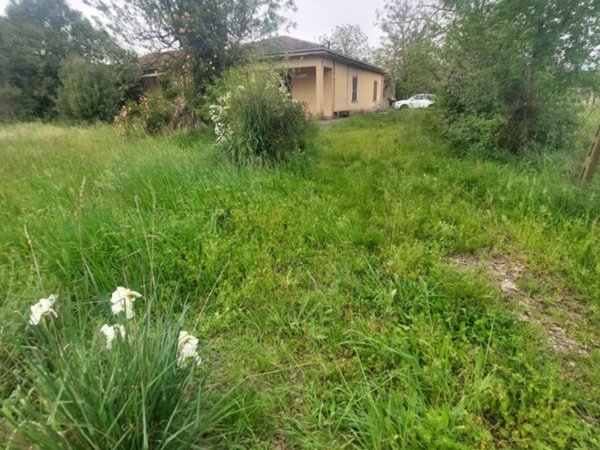 casa indipendente in vendita a Frosinone
