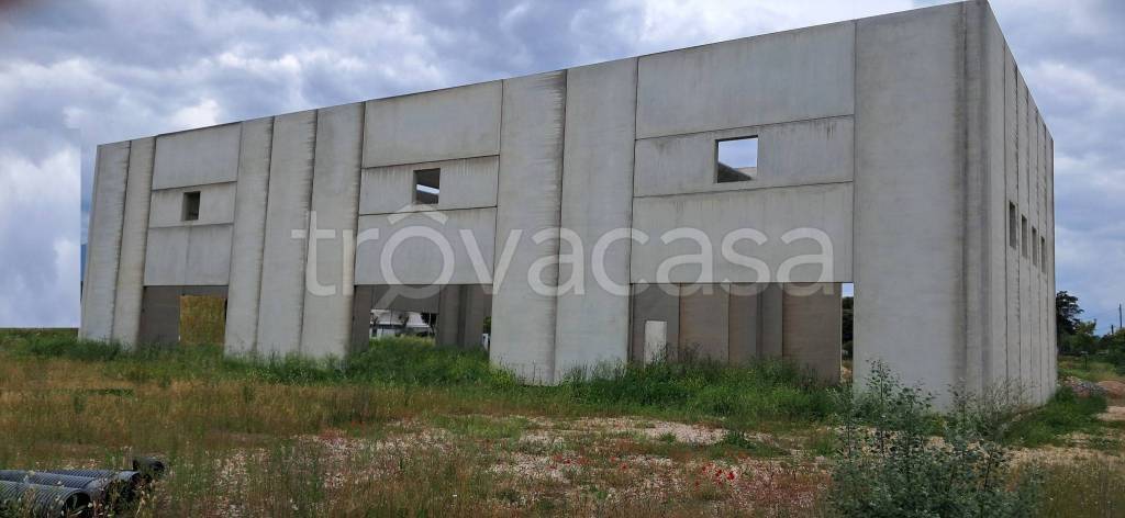 locale commerciale in vendita a Frosinone