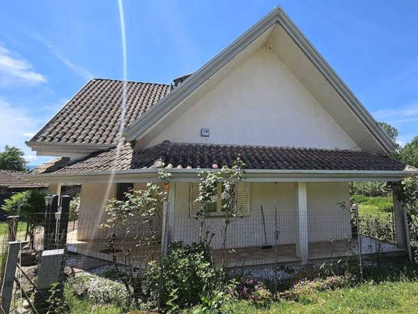 casa indipendente in vendita a Frosinone in zona Le Rase