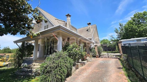 casa indipendente in vendita a Frosinone