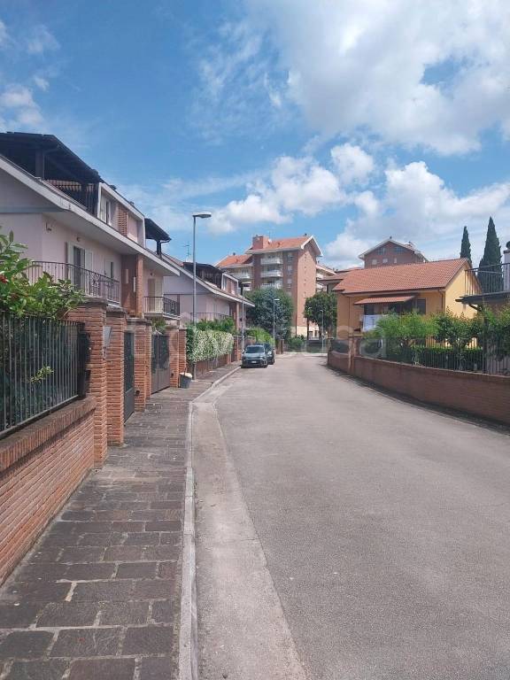 casa indipendente in vendita a Frosinone