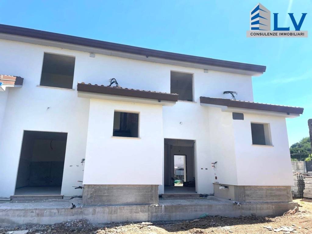 casa indipendente in vendita a Frosinone