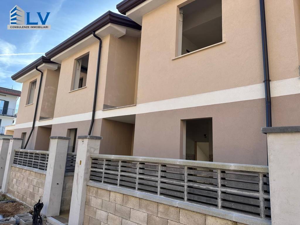 casa indipendente in vendita a Frosinone