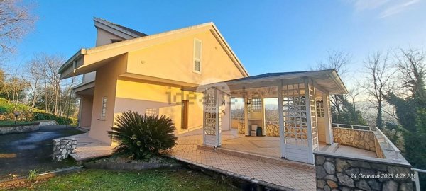 casa indipendente in vendita a Frosinone