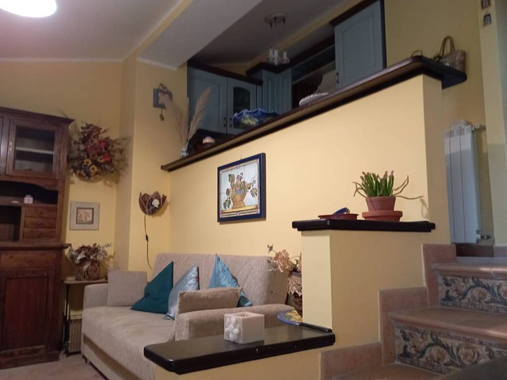 casa indipendente in vendita a Frosinone