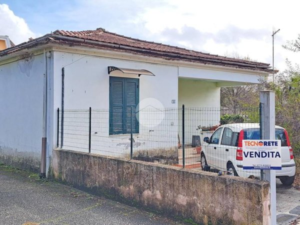 casa indipendente in vendita a Frosinone