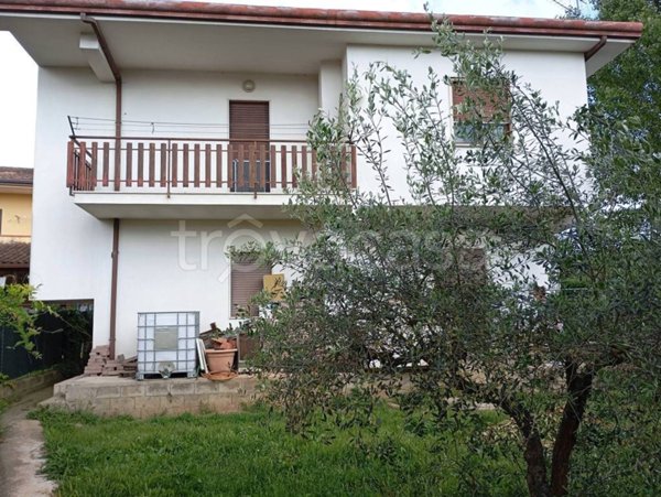 casa indipendente in vendita a Frosinone