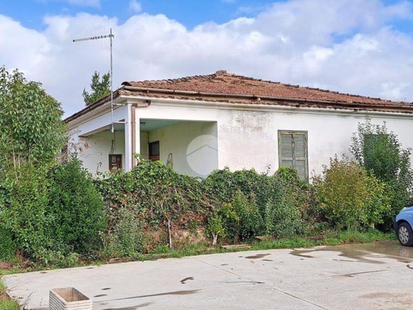 casa indipendente in vendita a Frosinone