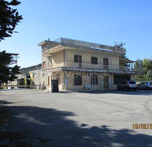 locale commerciale in vendita a Frosinone