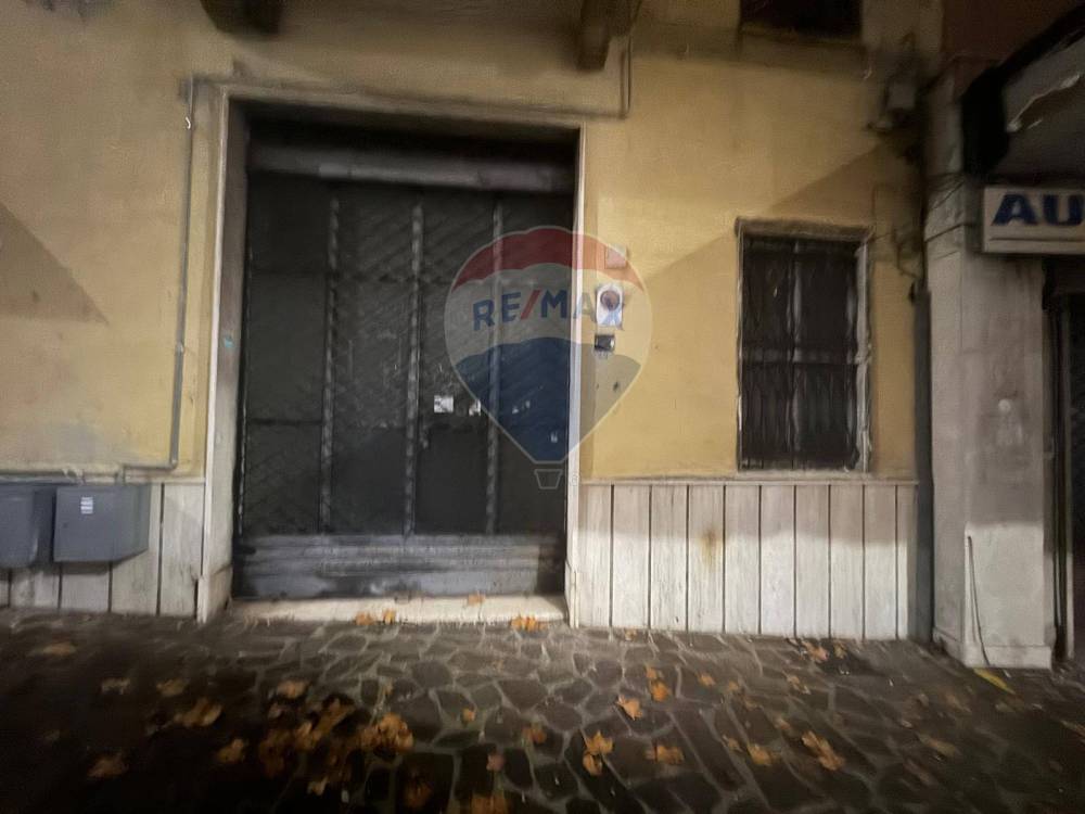 locale commerciale in vendita a Frosinone